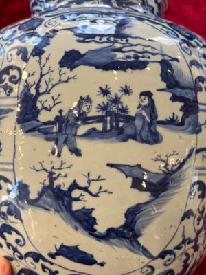 A large Chinese blue and white baluster vase with figures and landscapes, Transitional period — photo 9