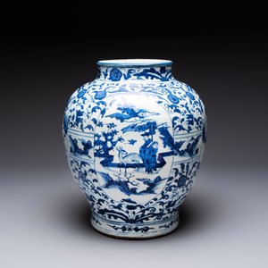 A large Chinese blue and white baluster vase with figures and landscapes, Transitional period — photo 4