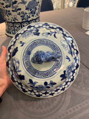 A large Chinese blue and white 'birds among blossoming branches' vase and cover, 19th C. — foto 5