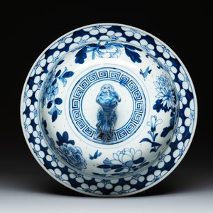 A large Chinese blue and white 'birds among blossoming branches' vase and cover, 19th C. — foto 7