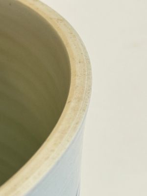 A large Chinese blue and white 'birds, bamboo and flowers' brush pot, Transitional period — foto 15