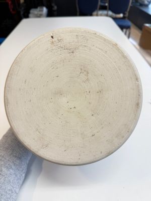 A large Chinese blue and white 'birds, bamboo and flowers' brush pot, Transitional period — foto 17