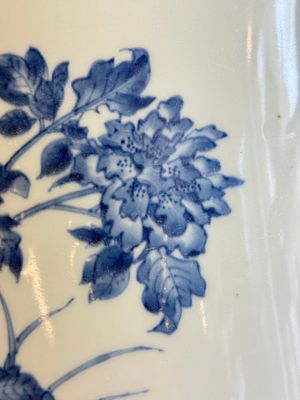 A large Chinese blue and white 'birds, bamboo and flowers' brush pot, Transitional period — foto 8