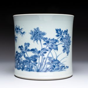 A large Chinese blue and white 'birds, bamboo and flowers' brush pot, Transitional period — foto 3