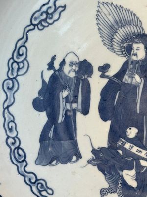 A large Chinese blue and white 'Bleu de Hue' dish for the Vietnamese market, Shi De Ding Zhi 世德定製 mark, 19th C. — foto 2