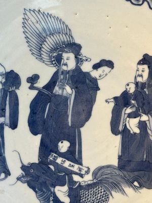 A large Chinese blue and white 'Bleu de Hue' dish for the Vietnamese market, Shi De Ding Zhi 世德定製 mark, 19th C. — foto 3