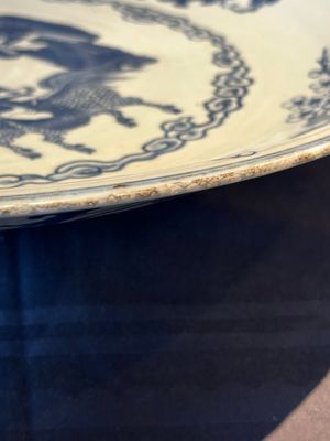 A large Chinese blue and white 'Bleu de Hue' dish for the Vietnamese market, Shi De Ding Zhi 世德定製 mark, 19th C. — foto 5