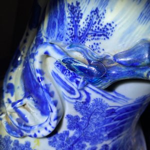A large Chinese blue and white bottle vase, 19th C. — photo 13