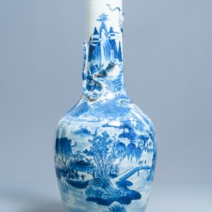 A large Chinese blue and white bottle vase, 19th C. — photo 2