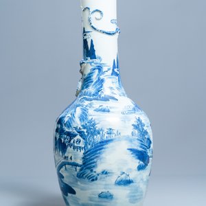 A large Chinese blue and white bottle vase, 19th C. — photo 5