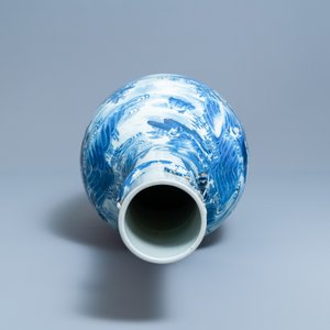 A large Chinese blue and white bottle vase, 19th C. — photo 7