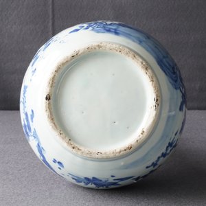 A large Chinese blue and white bottle vase with birds in a landscape, Wanli — 照片 16