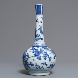 A large Chinese blue and white bottle vase with birds in a landscape, Wanli — 照片 4