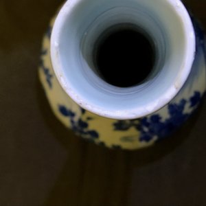 A large Chinese blue and white bottle vase with birds in a landscape, Wanli — 照片 10