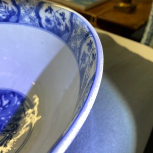 A large Chinese blue and white bowl with floral design, Kangxi — 照片 13