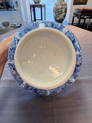 A large Chinese blue and white bowl with floral design, Kangxi — 照片 7