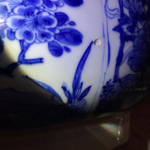 A large Chinese blue and white bowl with floral design, Kangxi — photo 11