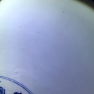 A large Chinese blue and white bowl with floral design, Kangxi — photo 19