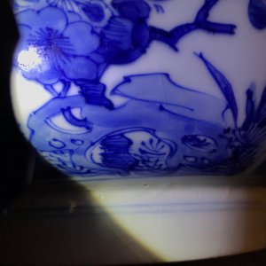 A large Chinese blue and white bowl with floral design, Kangxi — photo 9