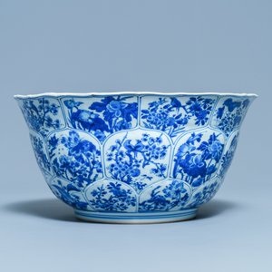 A large Chinese blue and white bowl with floral panels, Kangxi — 照片 3