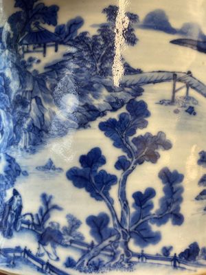 A large Chinese blue and white brush pot with a refined mountainous landscape, 18th C. — 照片 13