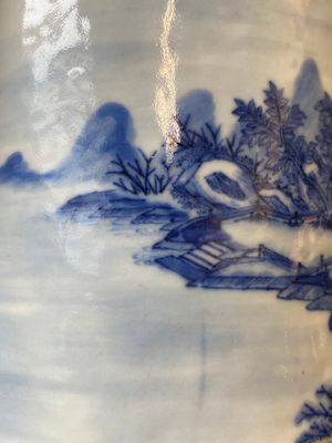 A large Chinese blue and white brush pot with a refined mountainous landscape, 18th C. — 照片 17
