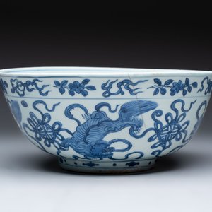 A large Chinese blue and white 'Buddhist lion' bowl and a Swatow blue and white bowl, Ming — photo 11