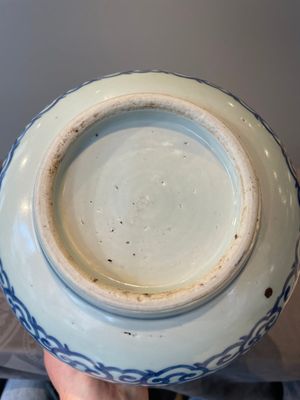 A large Chinese blue and white censer with chilong and floral design, Kangxi — photo 12