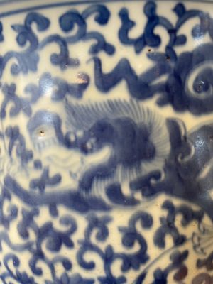 A large Chinese blue and white censer with chilong and floral design, Kangxi — photo 14