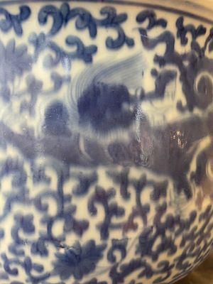 A large Chinese blue and white censer with chilong and floral design, Kangxi — photo 15