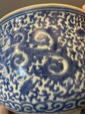 A large Chinese blue and white censer with chilong and floral design, Kangxi — photo 18