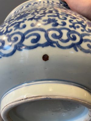 A large Chinese blue and white censer with chilong and floral design, Kangxi — photo 19