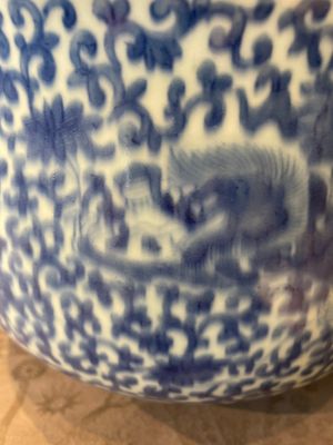 A large Chinese blue and white censer with chilong and floral design, Kangxi — photo 21