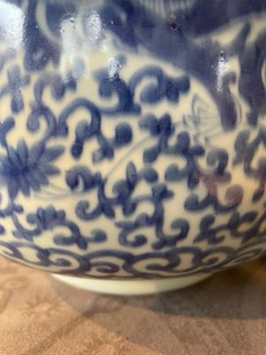 A large Chinese blue and white censer with chilong and floral design, Kangxi — photo 24