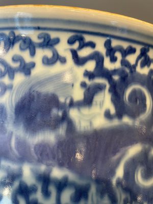 A large Chinese blue and white censer with chilong and floral design, Kangxi — photo 27