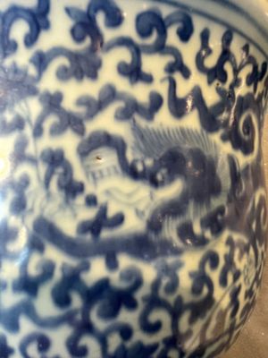 A large Chinese blue and white censer with chilong and floral design, Kangxi — photo 28