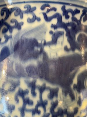 A large Chinese blue and white censer with chilong and floral design, Kangxi — photo 29