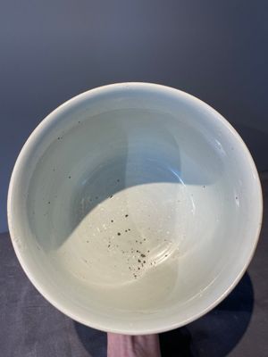 A large Chinese blue and white censer with chilong and floral design, Kangxi — photo 5