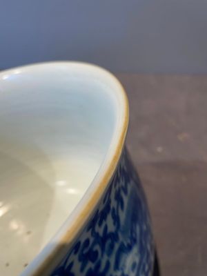 A large Chinese blue and white censer with chilong and floral design, Kangxi — photo 6