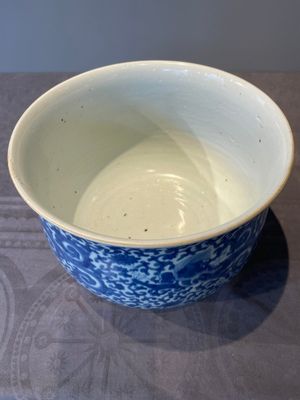 A large Chinese blue and white censer with chilong and floral design, Kangxi — photo 7
