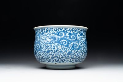 A large Chinese blue and white censer with chilong and floral design, Kangxi