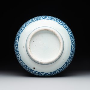 A large Chinese blue and white censer with chilong and floral design, Kangxi — photo 6