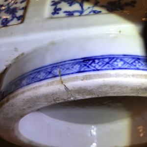 A large Chinese blue and white cong vase with lotus scrolls, 18/19th C. — photo 18