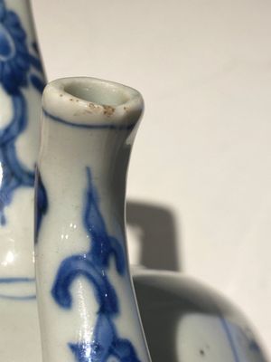 A large Chinese blue and white 'crane and lotus' wine ewer and cover, Transitional period — 照片 19