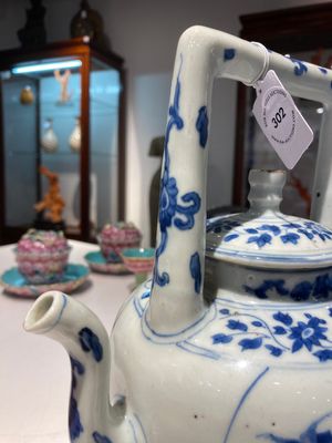 A large Chinese blue and white 'crane and lotus' wine ewer and cover, Transitional period — 照片 6