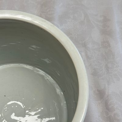  A large Chinese blue and white cylindrical tripod censer with figures in a landscape — photo 13