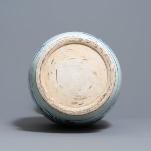 A large Chinese blue and white 'deer and crane' vase, Qianlong — 照片 7
