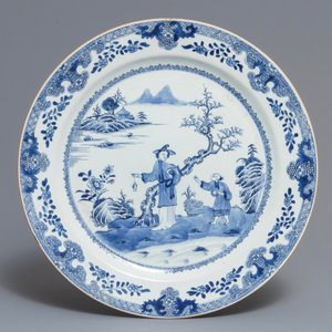 A large Chinese blue and white dish, a beaker vase and a ginger jar, 18/19th C. — photo 2
