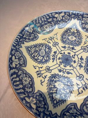 A large Chinese blue and white dish with floral design, Kangxi — photo 5