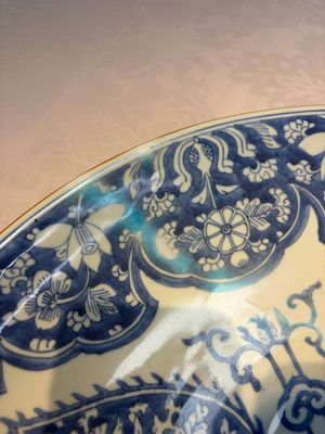 A large Chinese blue and white dish with floral design, Kangxi — photo 6